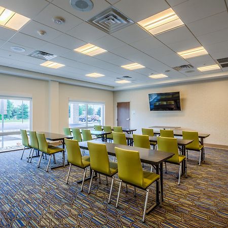 Holiday Inn Express & Suite Milroy - Reedsville Екстериор снимка
