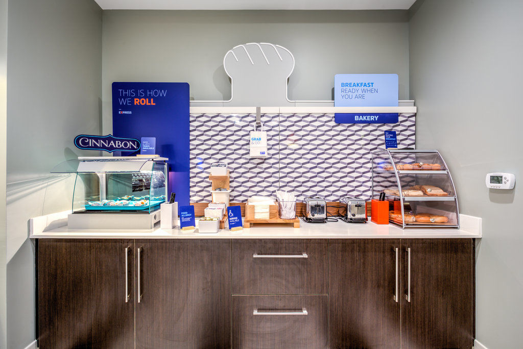Holiday Inn Express & Suite Milroy - Reedsville Екстериор снимка