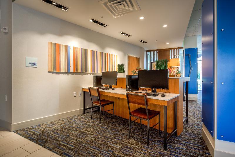 Holiday Inn Express & Suite Milroy - Reedsville Екстериор снимка