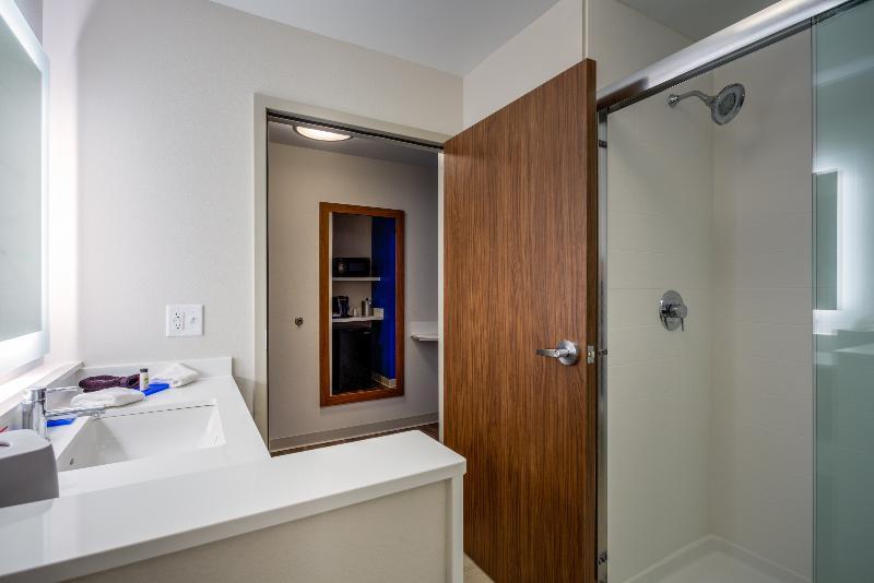 Holiday Inn Express & Suite Milroy - Reedsville Екстериор снимка