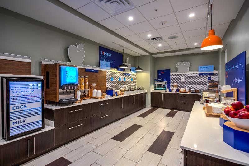 Holiday Inn Express & Suite Milroy - Reedsville Екстериор снимка